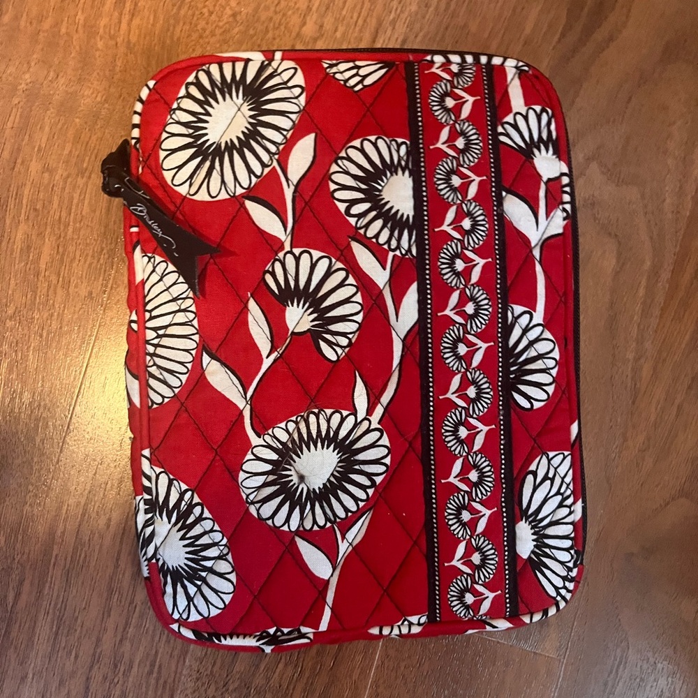 New Vera Bradley Red and Black Floral Deco Daisy Small Tech Case